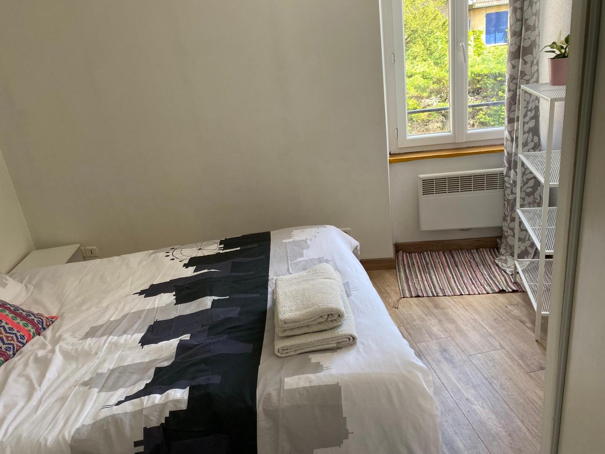 Haut De Jardin Dans Une Maison Dijon Eksteriør billede